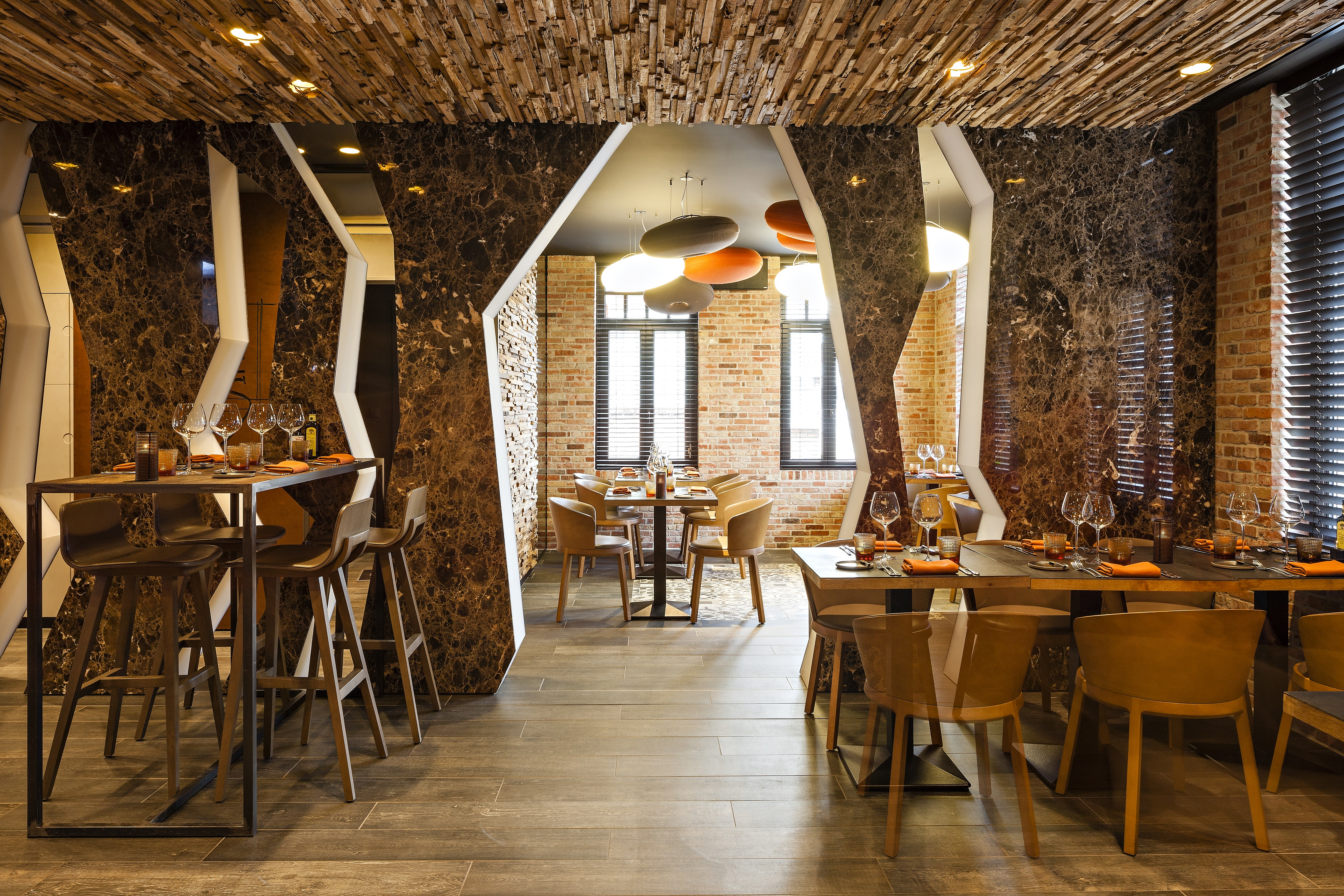Wanden en plafond in marmer en marmer 'Emperador dark' - Dumoulin 2