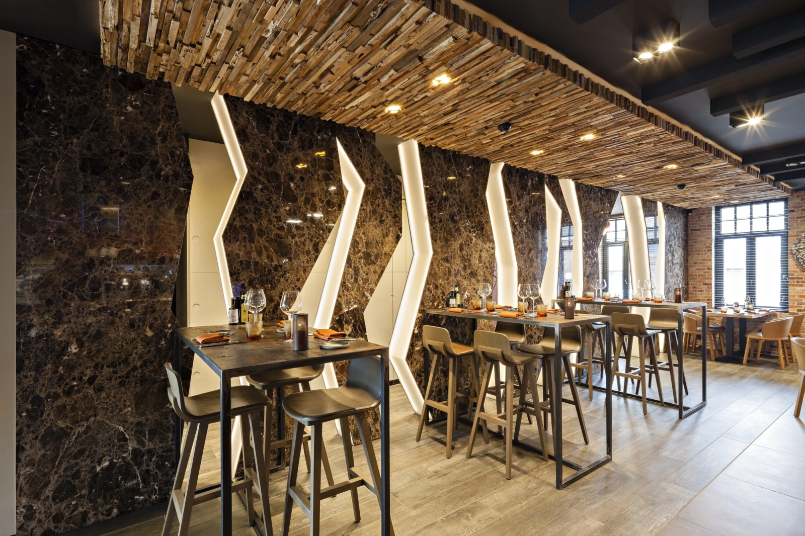 Wanden en plafond in marmer en marmer 'Emperador dark' - Dumoulin 4